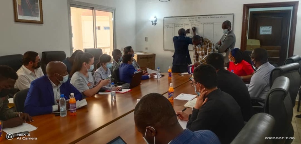 Une vue de la plénière de dépouillement des plis de soumission