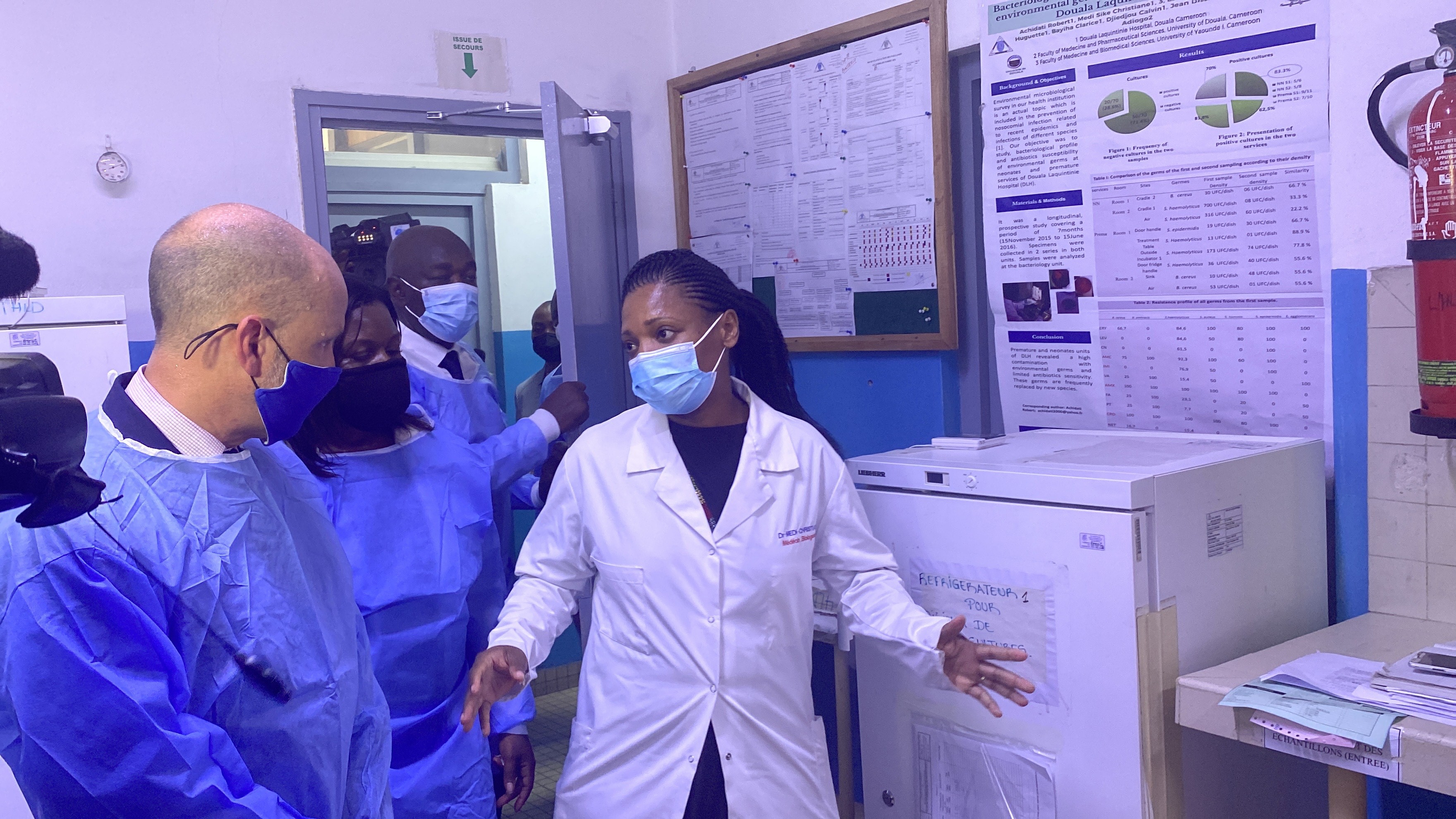 Cameroun : l’ambassadeur des États-Unis visite l'hôpital Laquintinie de Douala