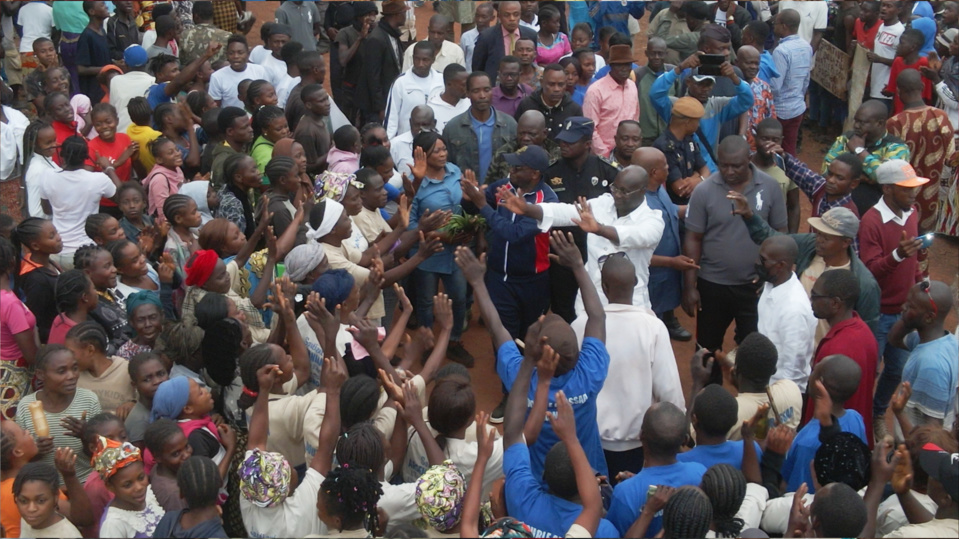 Arcène NIAMBA accueilli avec enthousiasme à Komono