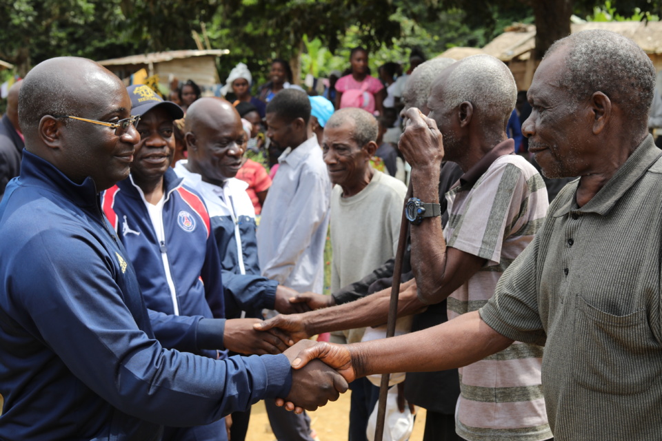 Accolades entre Arcène NIAMBA et les notabilités traditionnelles