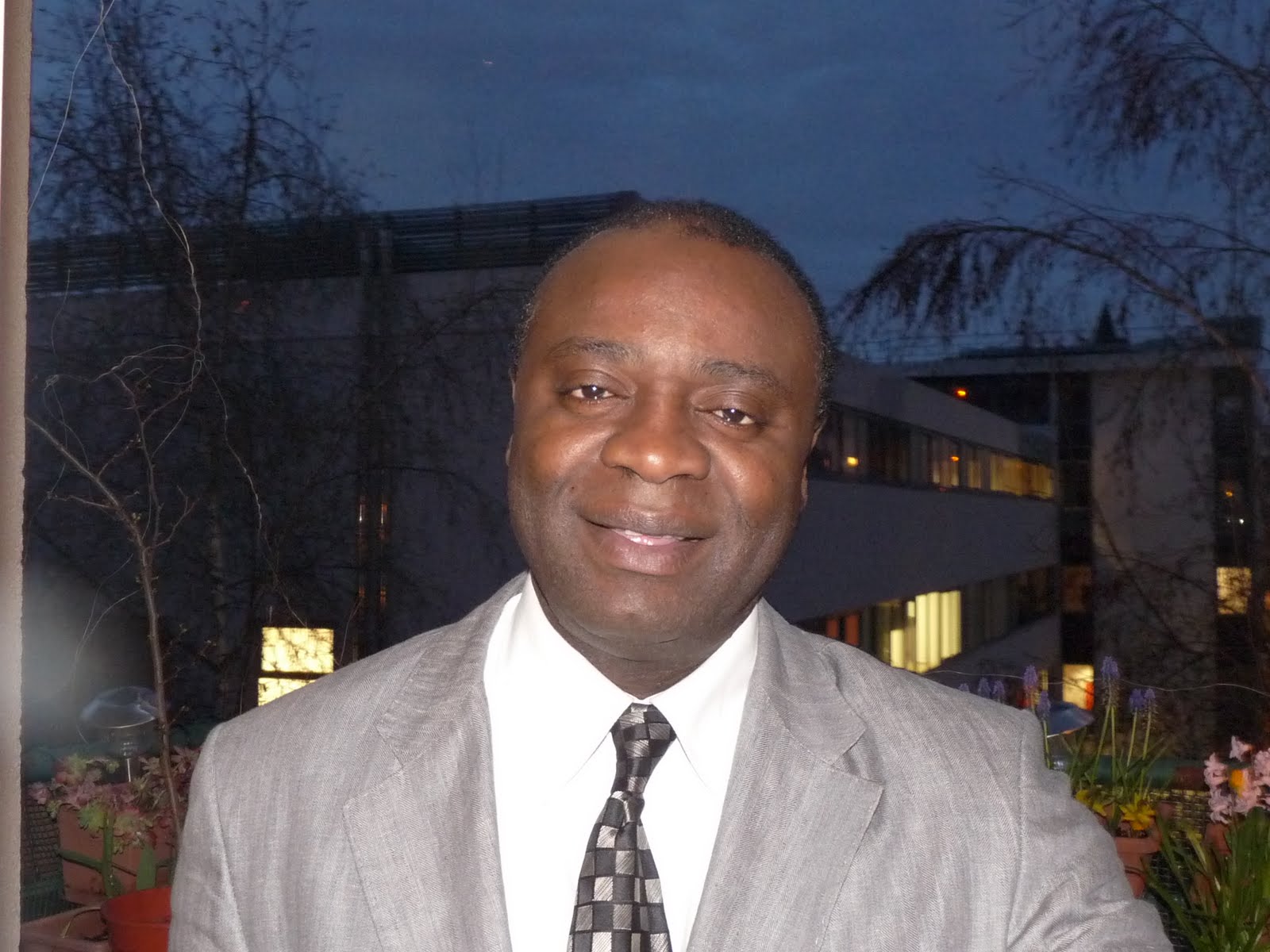 Cinq questions à Gaspard-Hubert Lonsi Koko‏