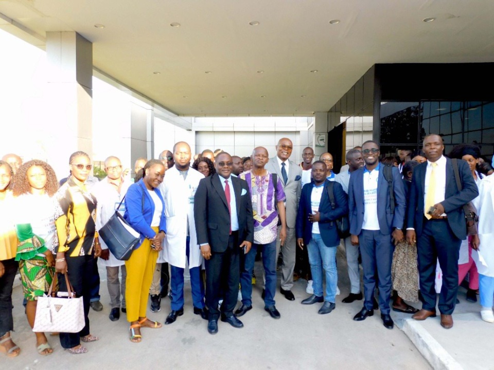 Photo de famille à la fin de la journée thématique.