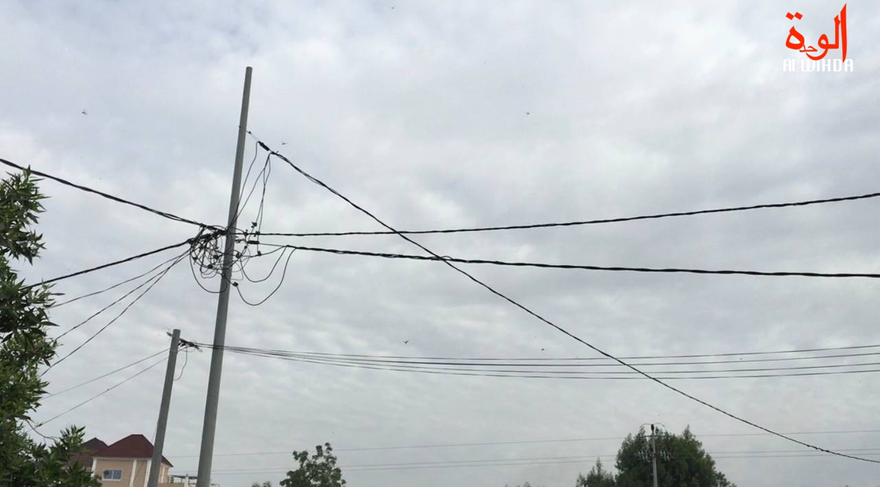 Des lignes à haute tension à N'Djamena. Illustration © Mbaïnaissem Gédéon/Alwihda Info