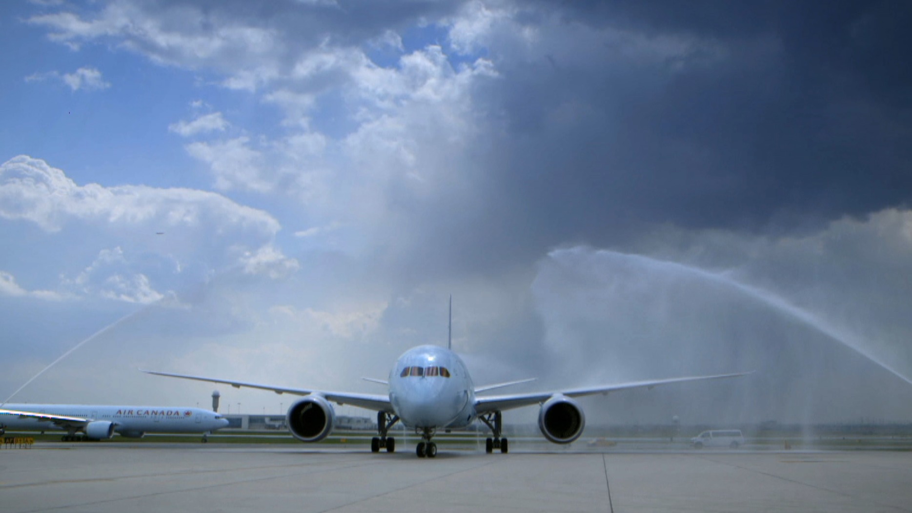 Boeing 787 Dreamliner hit by more safety questions‏