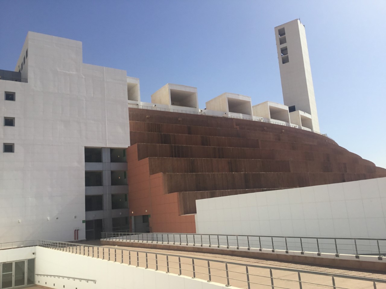 Maroc : le stade d'Agadir, conforme aux normes internationales, accueille des compétitions d'envergure