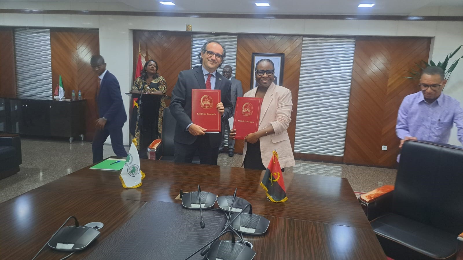 Angola : deux accords de prêt de 124 millions $ pour un projet d’assainissement dans 4 villes côtières