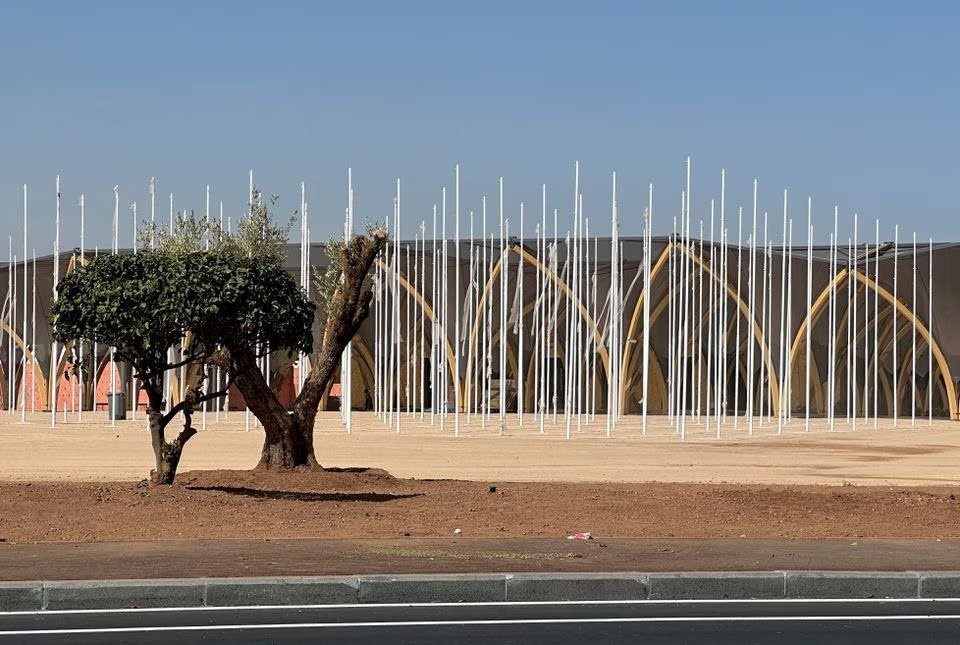 L'entrée du lieu des prochaines réunions annuelles du Fonds monétaire international et de la Banque mondiale. REUTERS/Abdelhak Balhaki