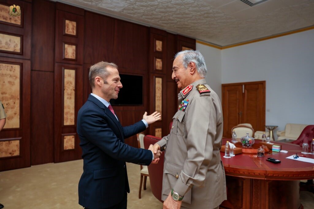 Libye : Haftar parle de lutte contre le terrorisme avec des diplomates français