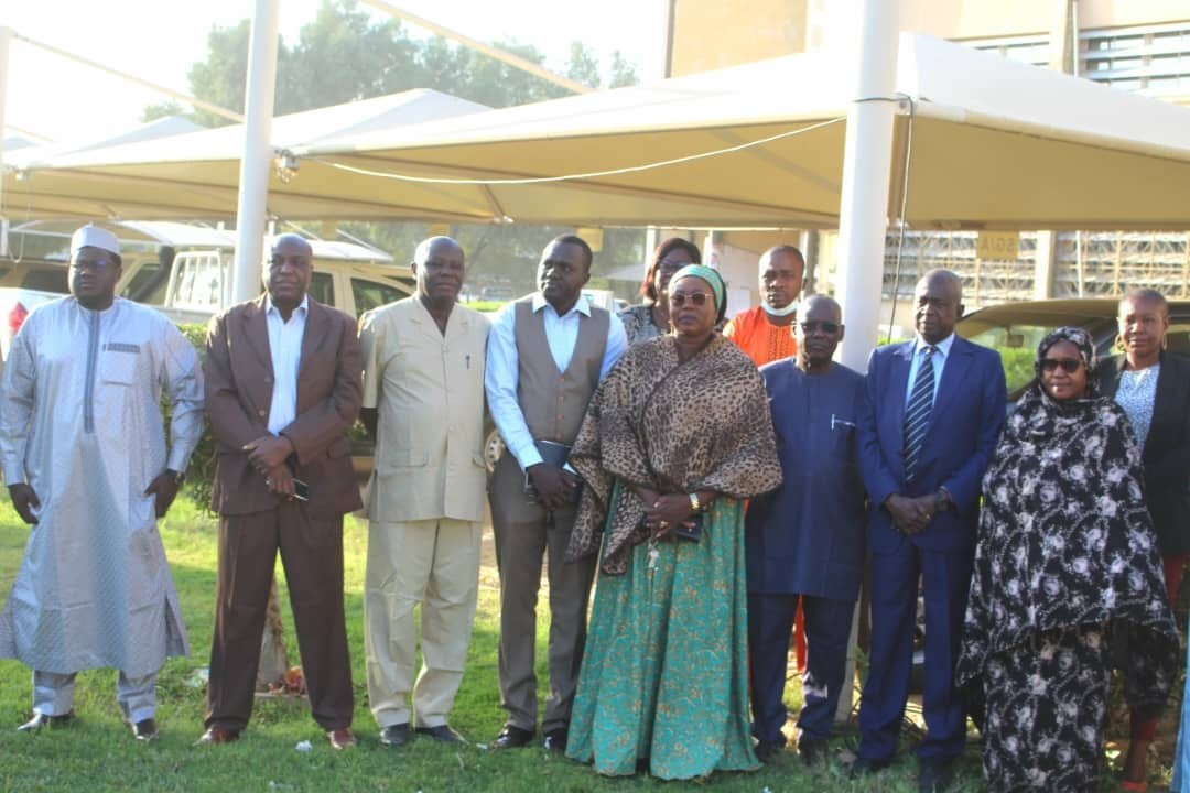 Tchad : Au ministère de la Santé Publique, la journée de travail a débuté ce lundi par la levée des couleurs