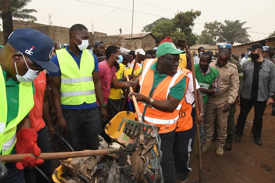 RCA : le président Touadera appelle les Centrafricains à lutter contre l’insalubrité à Bangui