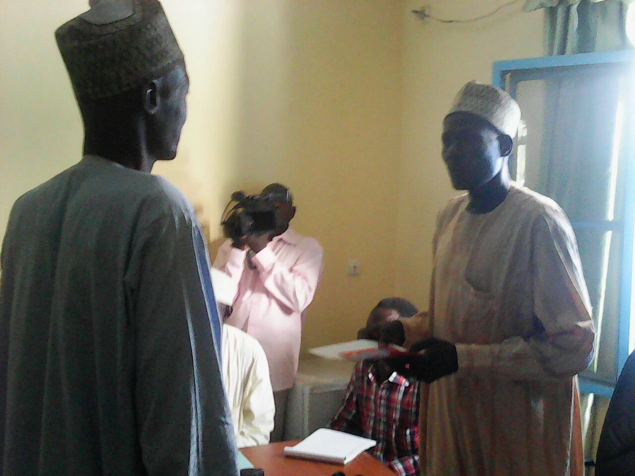 Le maire de la commune du 3ème arrondissement, Mahamat Mbang Hadji exhorte les délégués et les chefs de carré à faire recenser les étrangers. Alwihda Info/D.W.W.