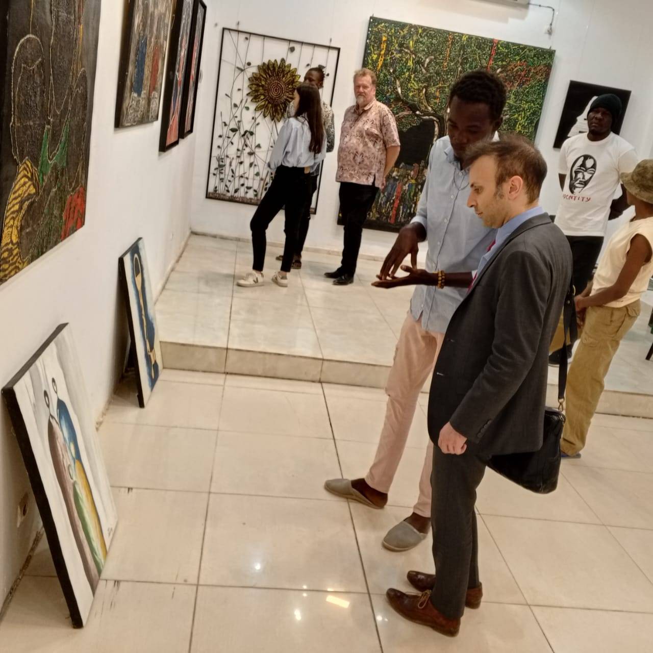 Tchad - Amiral Protège Bûnda Slam : Un artiste tchadien aux multiples talents qui marie poésie et peinture