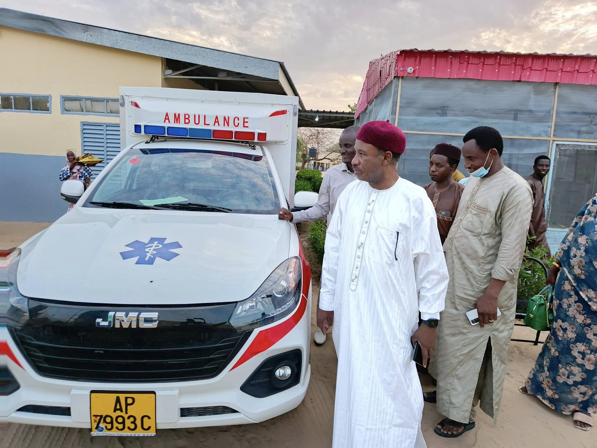 Tchad : Le ministre de la Santé publique visite le chantier de l'hôpital provincial de Mao et offre une ambulance médicalisée