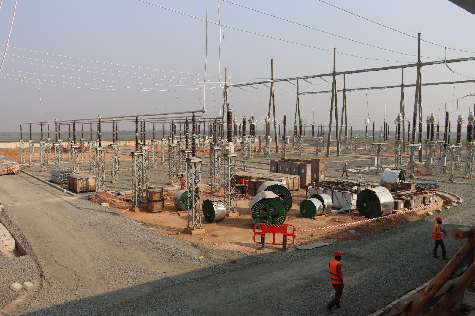 Burundi : autorités et représentants de la BAD visitent des projets d’électrisation