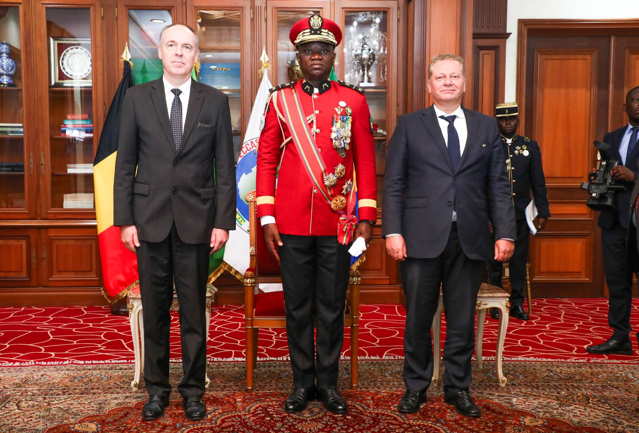 Gabon : le président de la République reçoit les lettres de créance de 5 nouveaux ambassadeurs