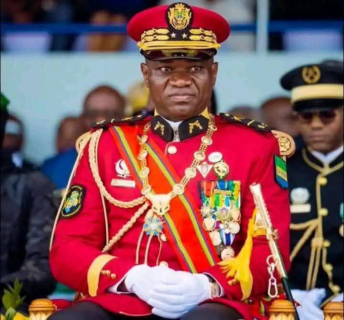 Gabon : Le Général Brice Clotaire Oligui Nguema quitte l'armée, mais garde le pouvoir