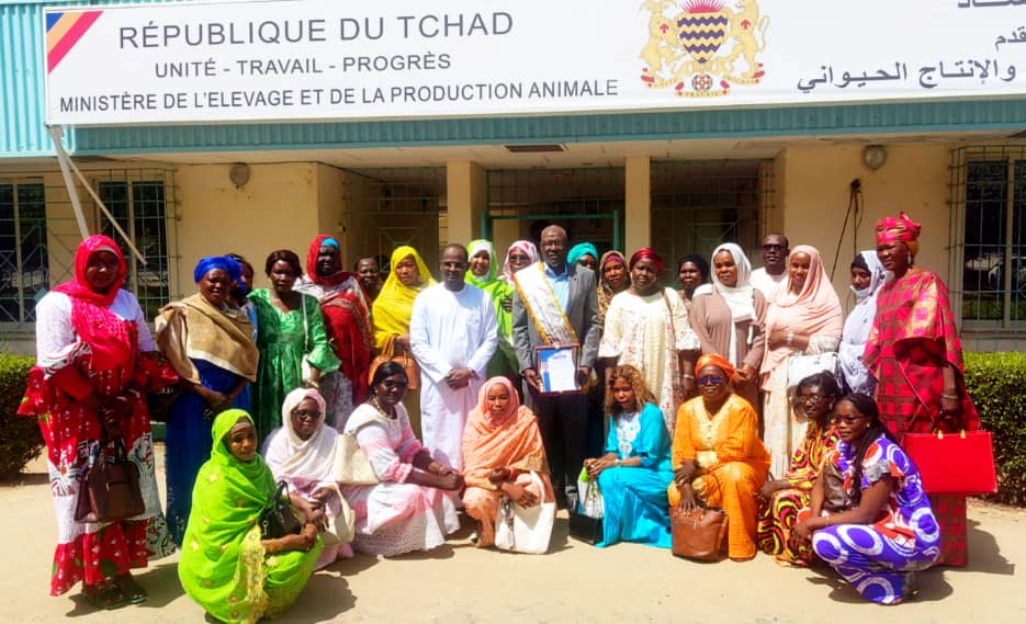 Tchad : Le ministre Abderahim Awat Atteib honoré par les femmes de son ministère