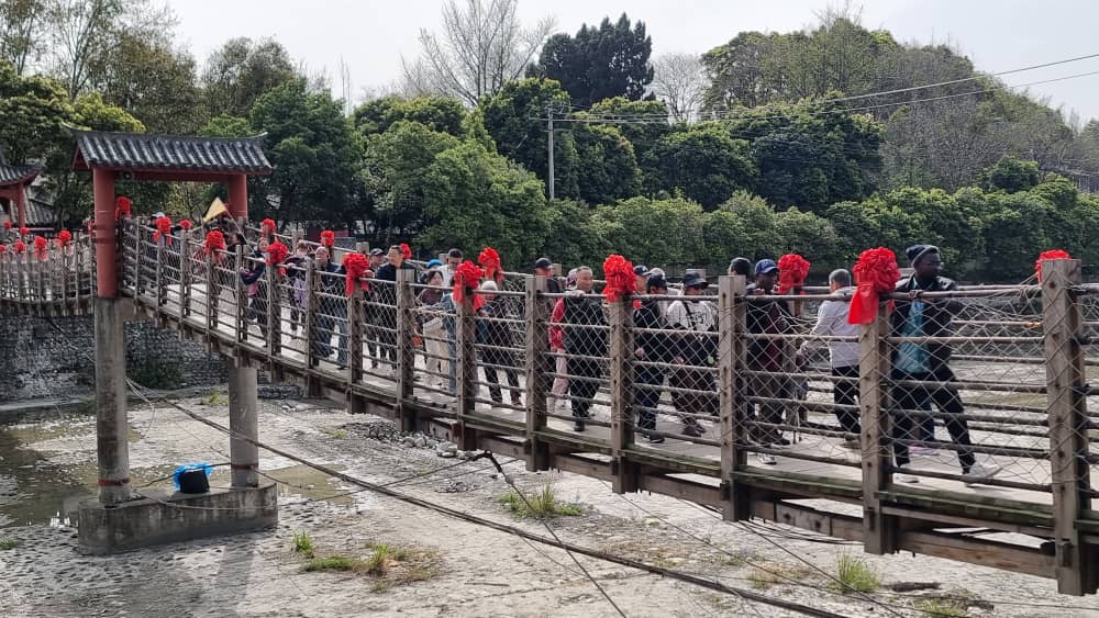 Chine :  immersion dans la ville historique de Dujiangyan, province de Sichuan