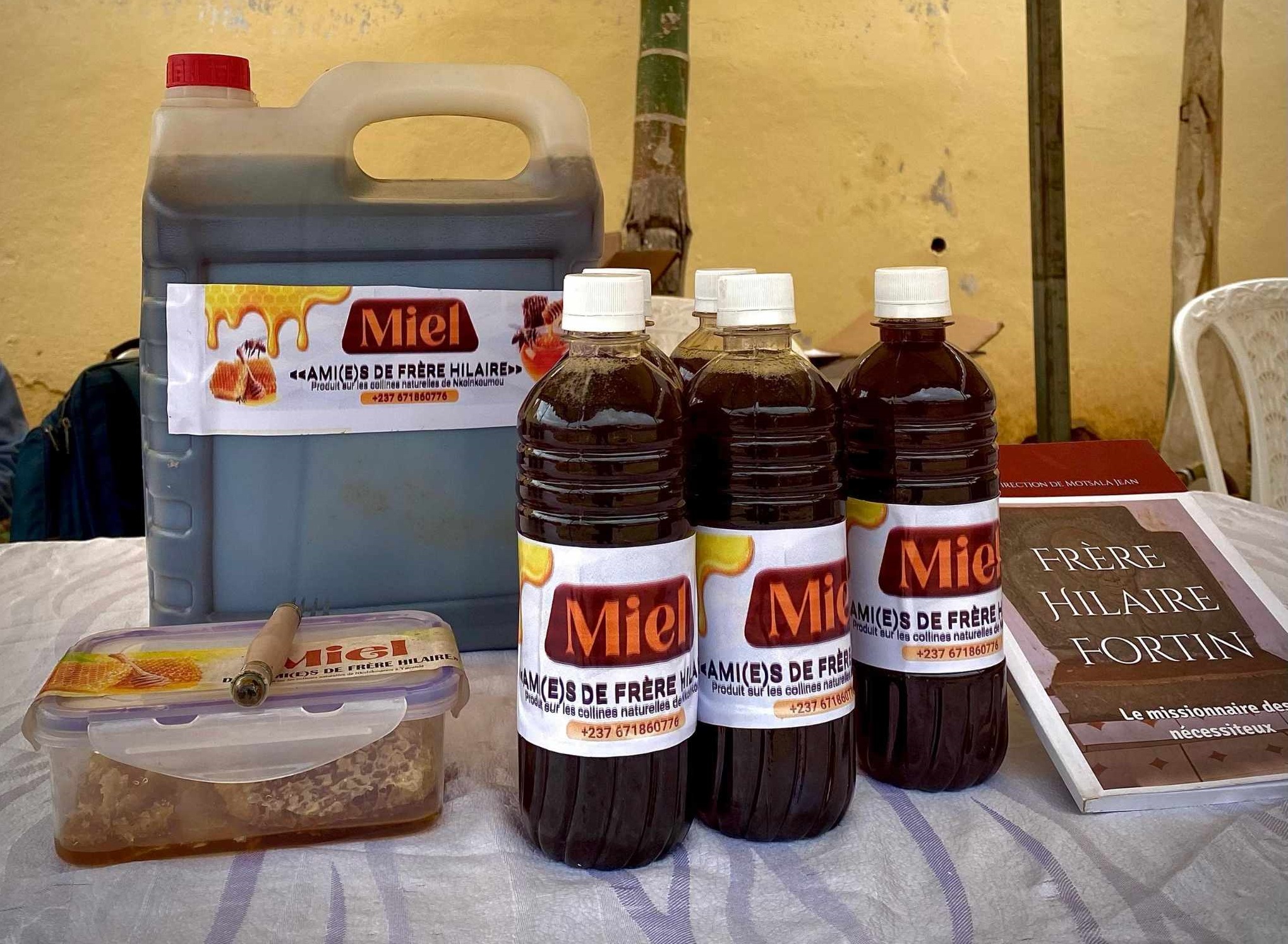 Cameroun : du matériel de production de miel remis aux apiculteurs locaux