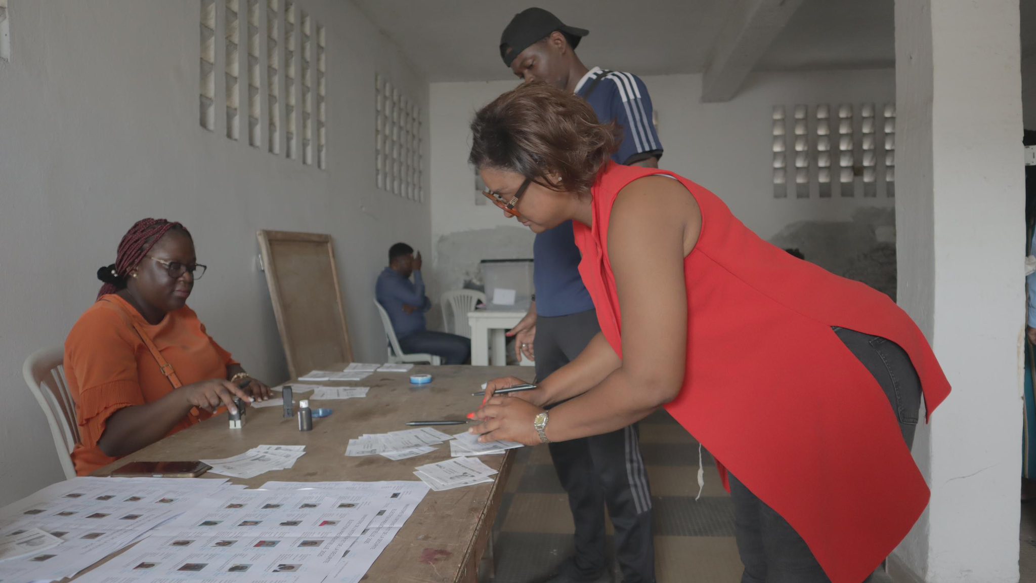 Gabon : Calme et forte mobilisation marquent le début du scrutin présidentiel