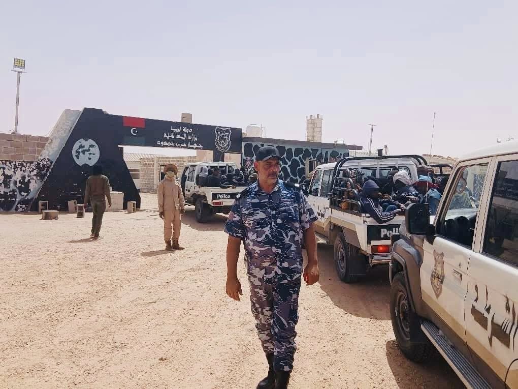 Libye : Arrestation de migrants subsahariens (Tchadiens, Maliens et Nigeriens) lors d'une patrouille dans le désert