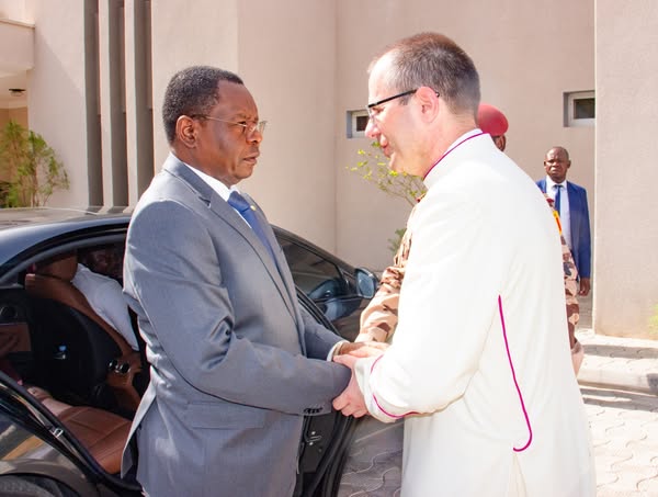 Tchad - Décès du Pape : Le Premier Ministre Amb. Allah Maye Halina présente ses condoléances à la Nonciature Apostolique