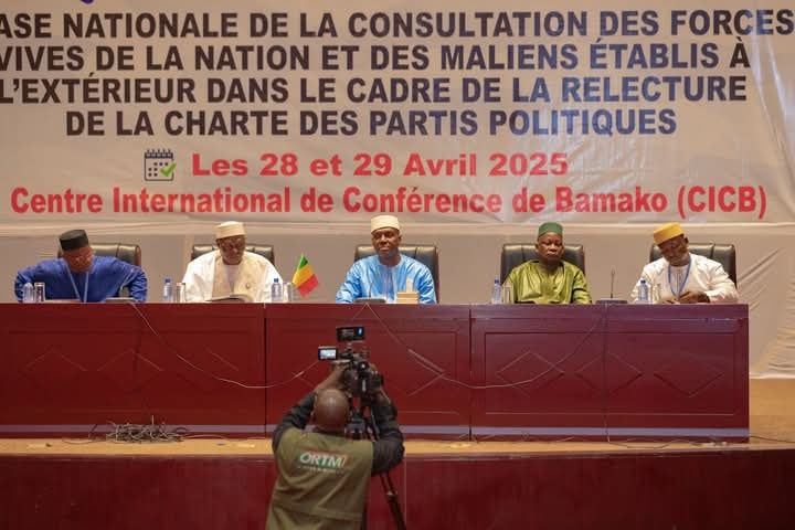 Mali : dissolution des partis politiques et élévation du général Assimi Goïta au rang de président de la République