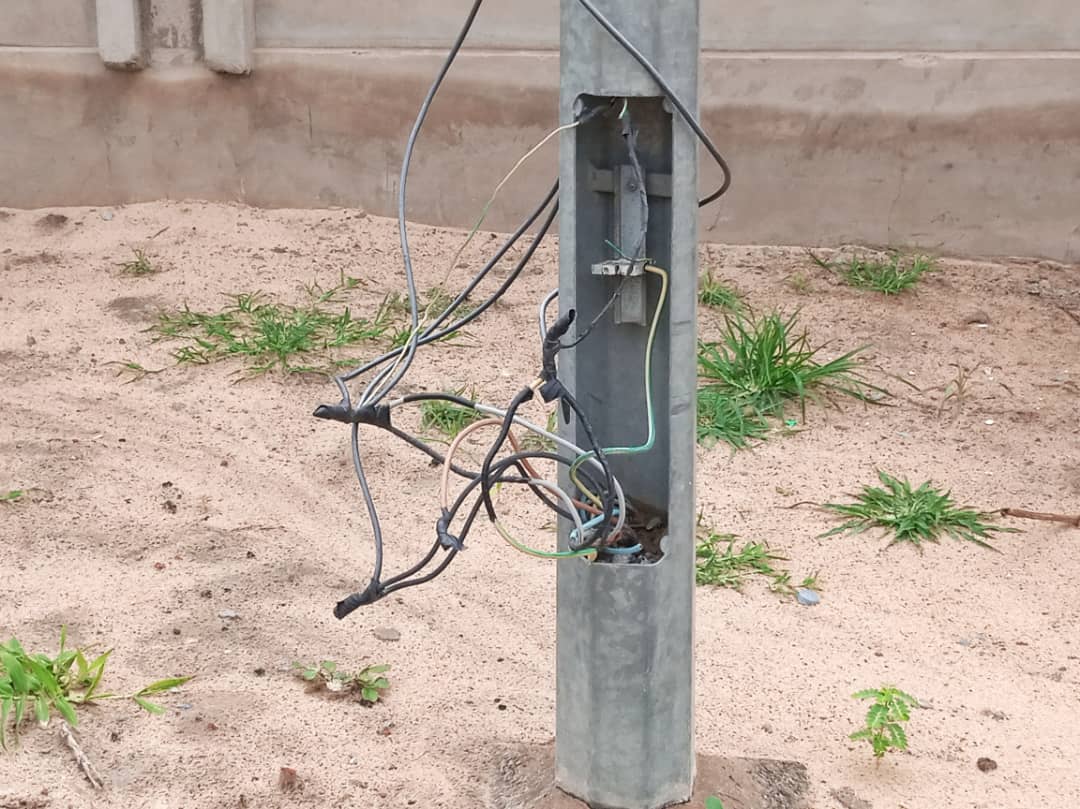 Câbles électriques sur la voie publique : le gouvernement ordonne des mesures urgentes à N’Djamena