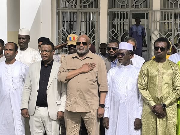 Tchad : Cérémonie hebdomadaire de levée des couleurs au Ministère de l'Aménagement du Territoire