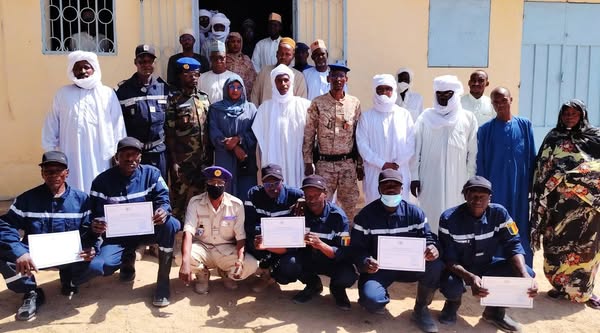 Tchad : Le Maire de Mao remet les attestations aux sapeurs-pompiers formés