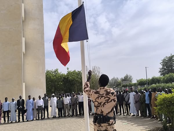 Tchad : Levée des couleurs au Ministère de l'Aménagement du Territoire