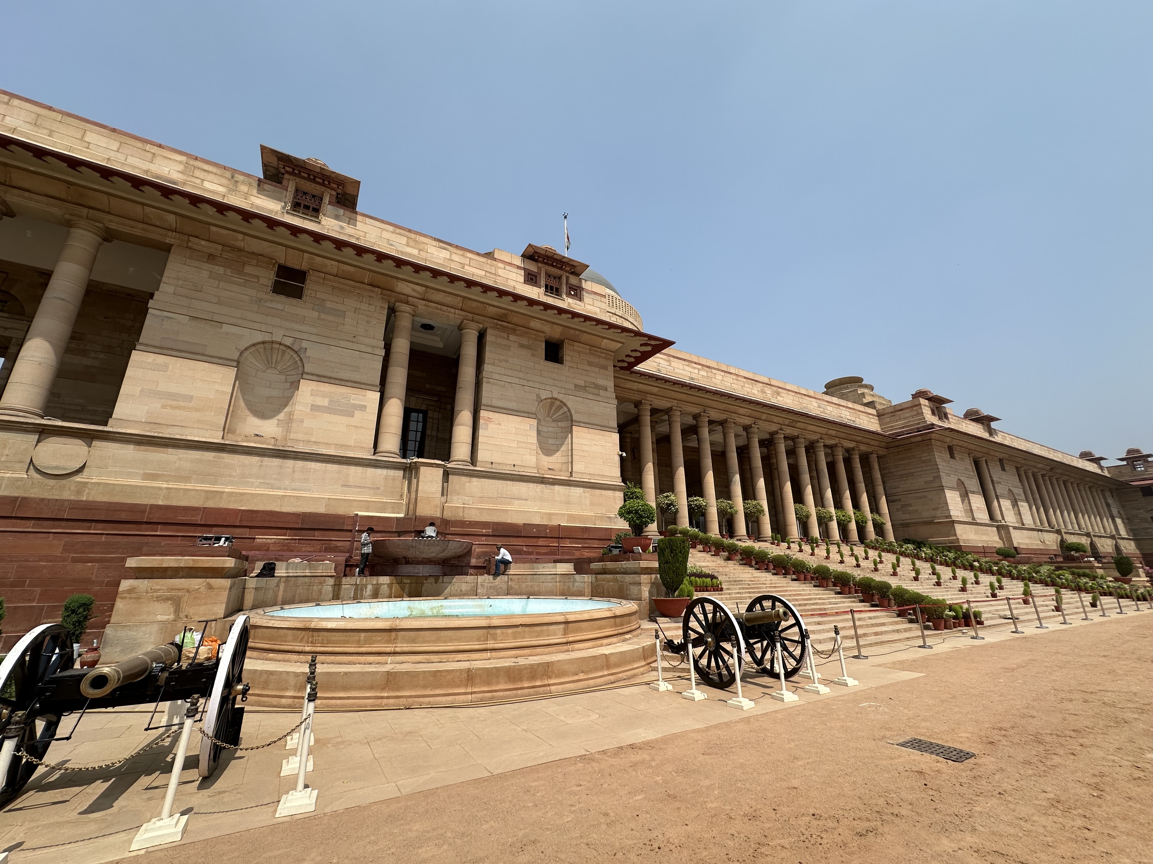 Immersion au cœur du Rashtrapati Bhavan : une visite au sommet de l’élégance institutionnelle indienne