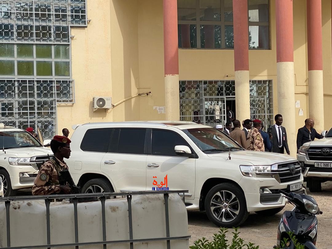 Tchad : descente du chef de l'État au siège de la Caisse des retraites