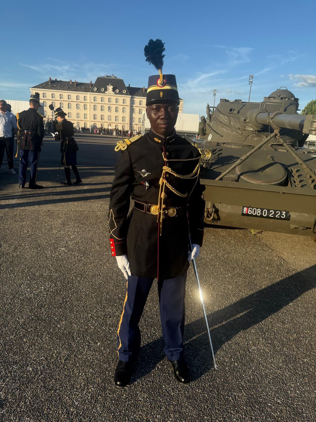 Le Lieutenant Tchadien Neato Mbaibarem Basile honoré lors de la cérémonie de baptême de la Gendarmerie nationale française