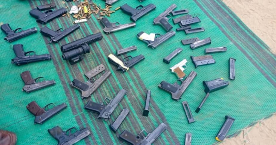 القبض علي ثمانية مجرمين وتفكيك ترسانة أسلحة في انجمينا