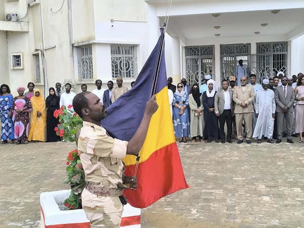 Tchad : Le Ministre de l'Aménagement du Territoire préside la Montée des Couleurs