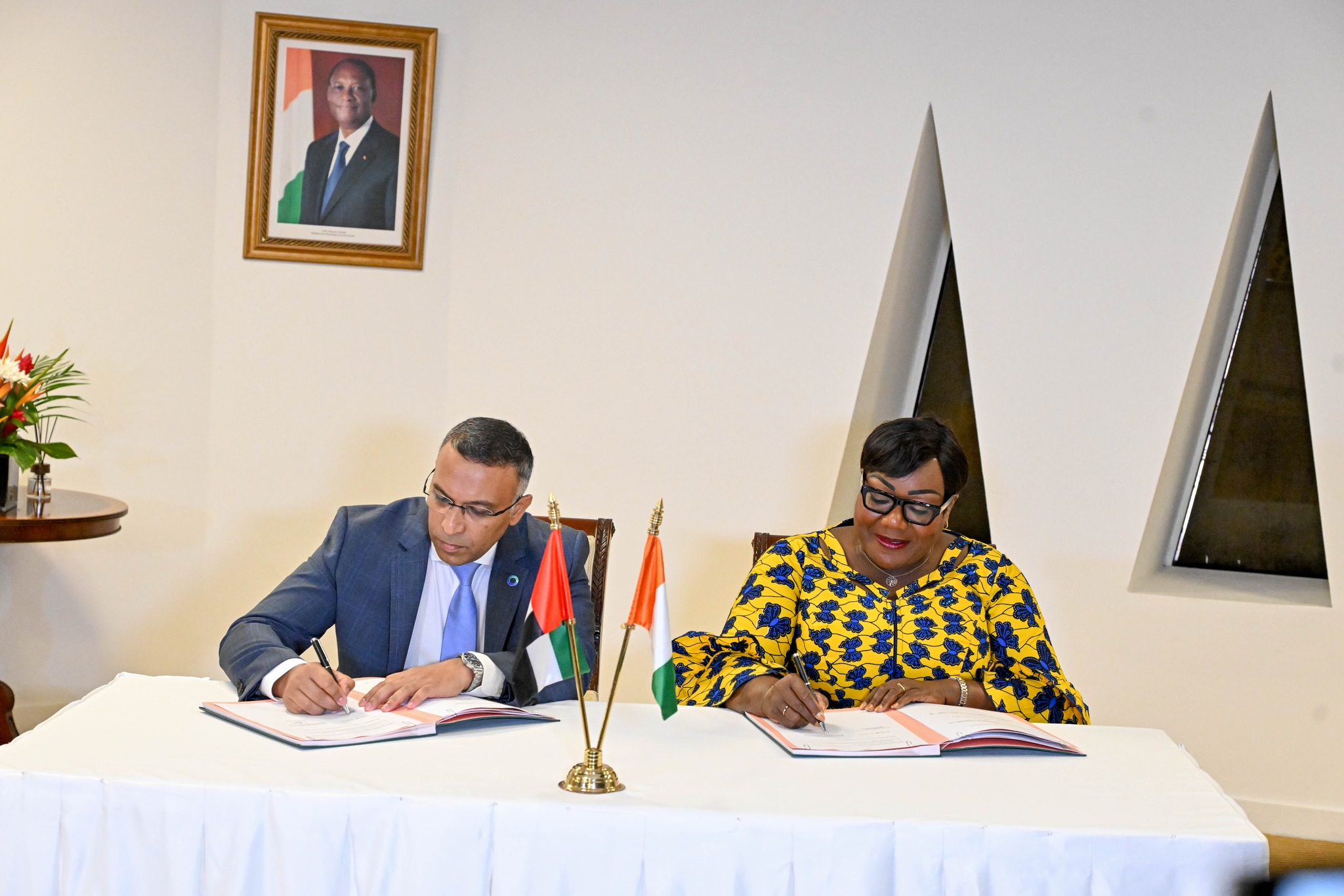 Côte d’Ivoire : le gouvernement et la société émiratie G42 Presight signent deux protocole d’accord