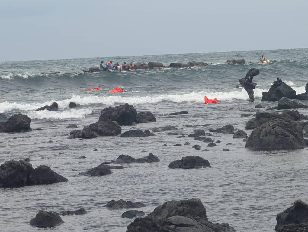 Cameroun : Les pompiers de la SONARA mène une opération de sauvetage en mer au large de Limbe