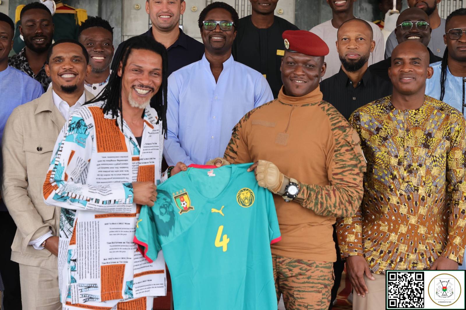 Burkina : le capitaine Ibrahim Traoré accueille les anciennes gloires du football africain