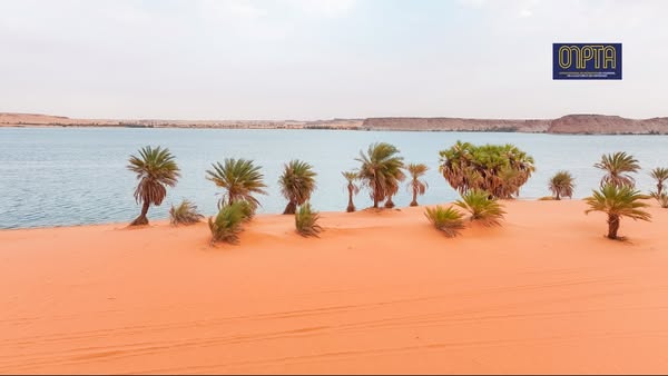 Tchad - Tourisme : La merveille du désert tchadien, le Lac Ounianga.