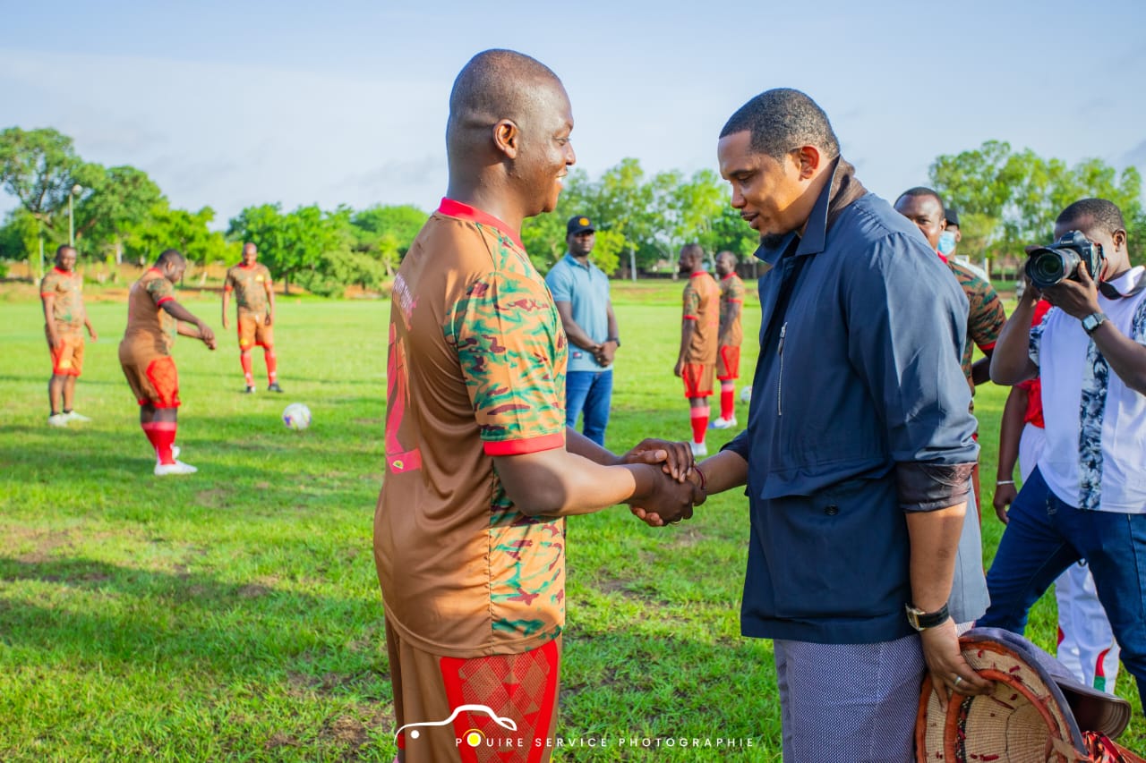 Burkina : des légendes du football africain expriment leur solidarité au président du Faso