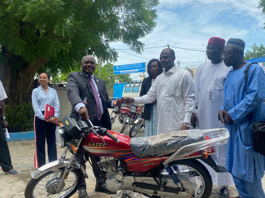 Tchad : ​La FAO remet 20 motos au ministère de l’Élevage pour renforcer la surveillance vétérinaire