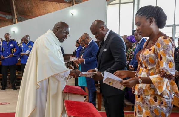 Gabon : Le Président Oligui Nguema rend hommage au premier président, Léon Mba