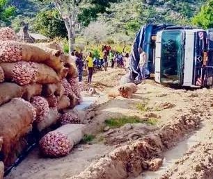 Cameroun : L’état de la route Koza-Mozogo dénoncé par un poète