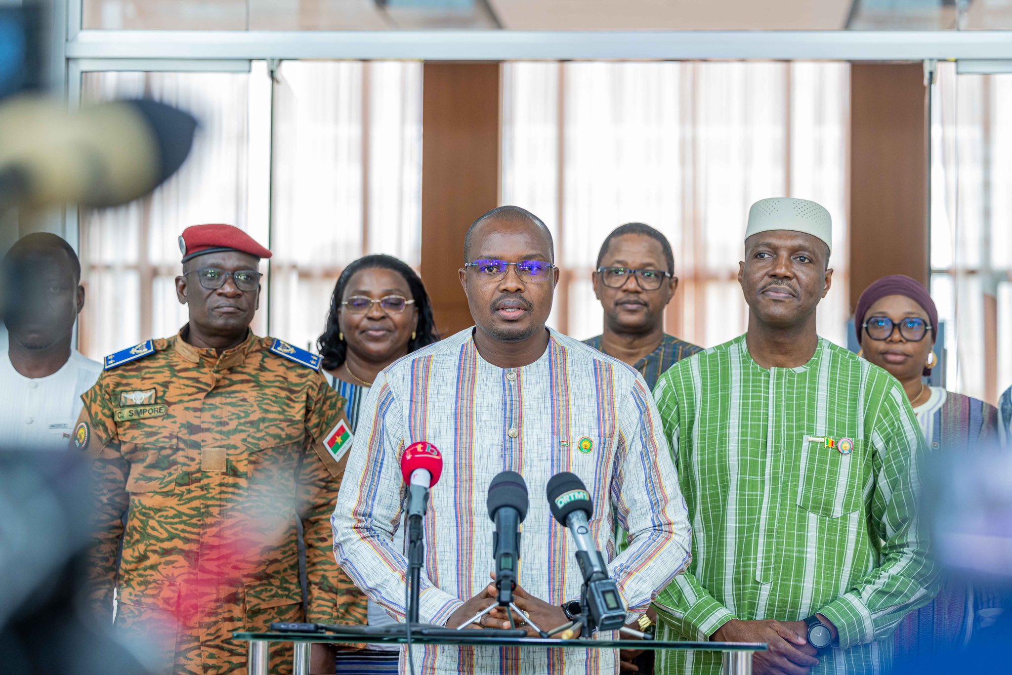 Mali : le président de la Transition accorde une audience au chef du gouvernement burkinabè