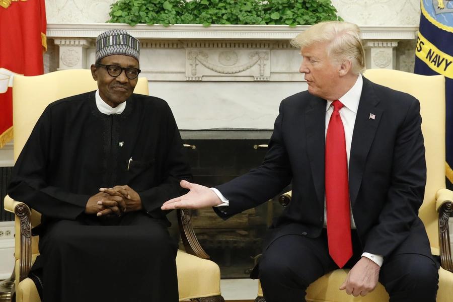 Le président américain Donald Trump rencontre le président nigérian Muhammadu Buhari dans le bureau ovale de la Maison Blanche à Washington, le 30 avril 2018. Photo : Kevin Lamarque/Reuters