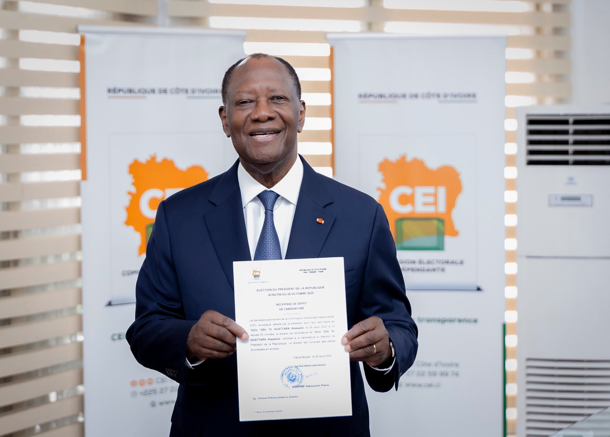 Côte d’Ivoire : le président Alassane Ouattara dépose son dossier de candidature à la Présidentielle