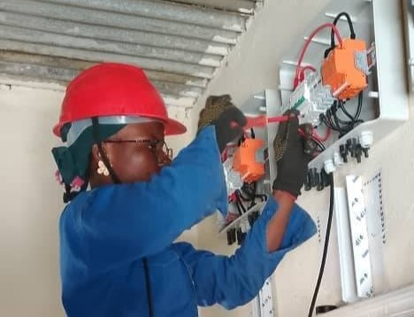 Tchad : Une entrepreneuse propose de créer une association pour les femmes dans le domaine de l'électricité