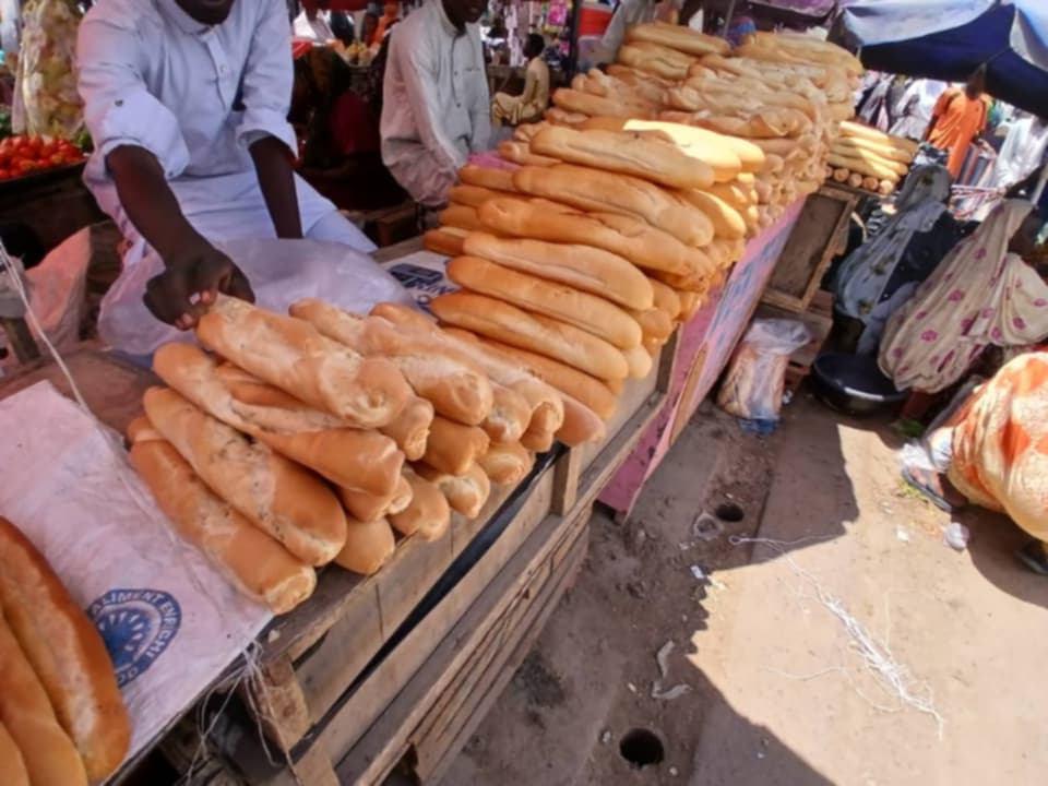 Tchad : vente du pain au marché de Diguel, quand la poussière devient un risque sanitaire