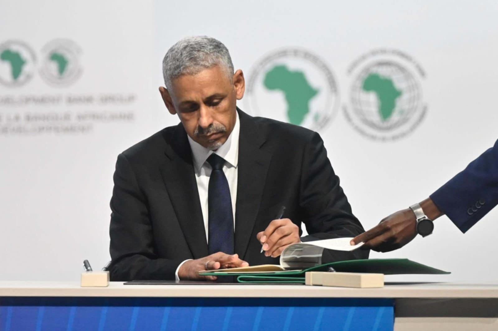 BAD : Sidi Ould Tah prend ses fonctions en tant que neuvième Président